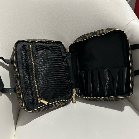 Versace makeup case - Picture 4 of 6